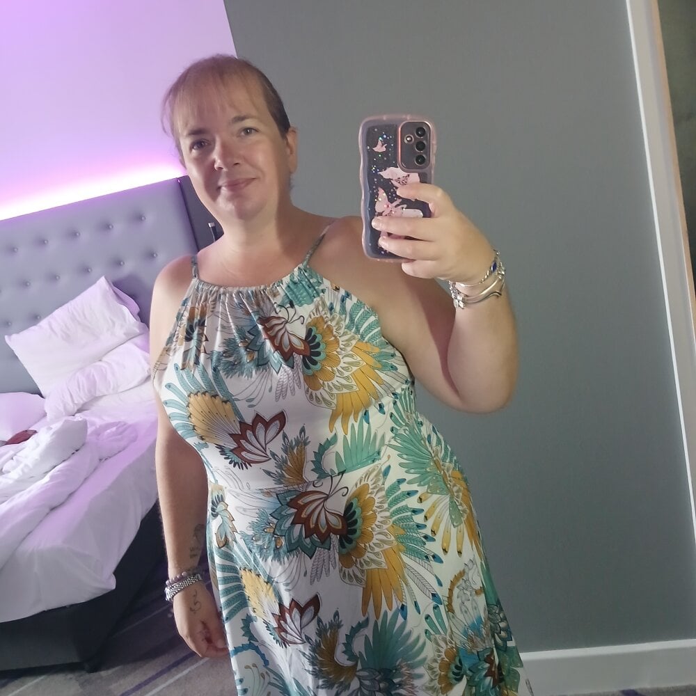 Curvy-Primrose Chatroom