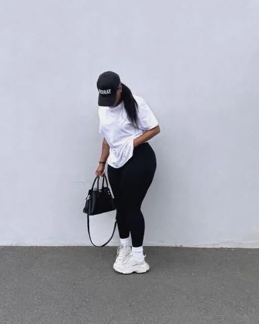 CurvyAssXxX21 Chatroom