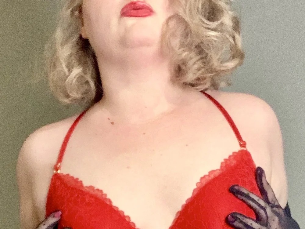 CurvyRetroKitty Chatroom