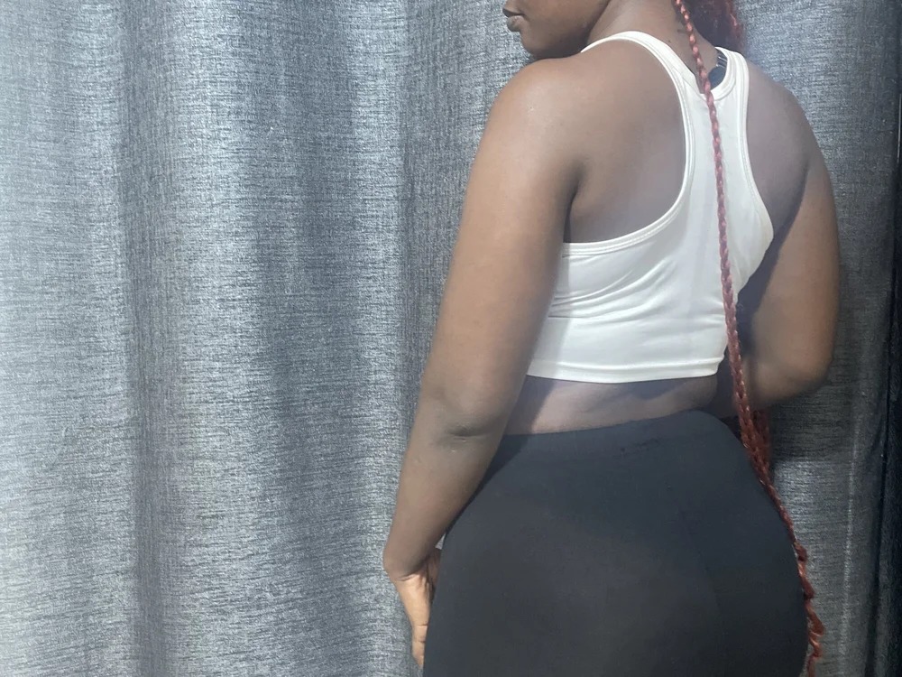 CurvyYolanda Chatroom