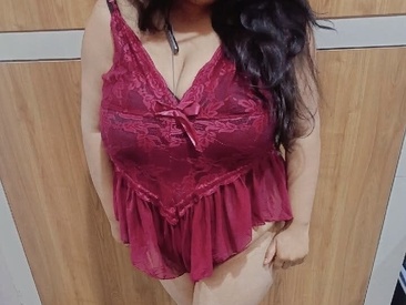 curvy-priya