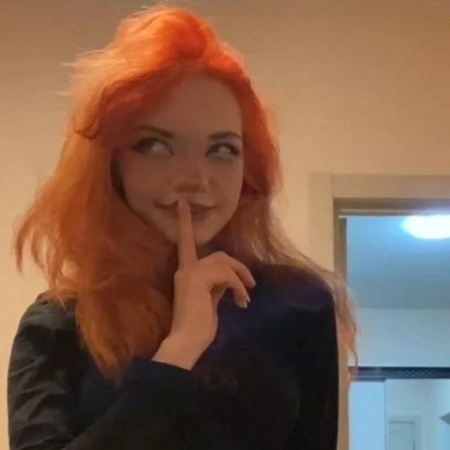 CuteRedheadPrincess Chatroom