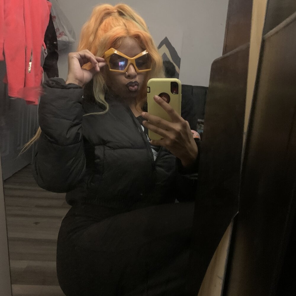 CutieFrmthehood Chatroom