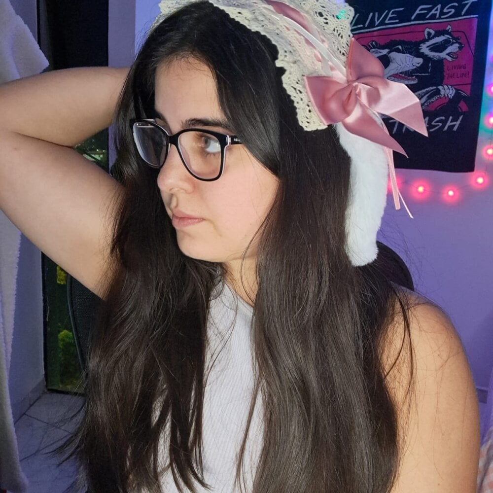 CutteGirl99 Webcam Profile Picture CutteGirl99 Chatroom