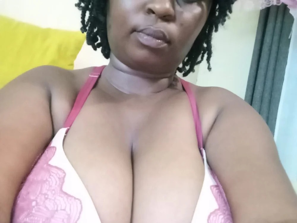 CynLuxxe Chatroom