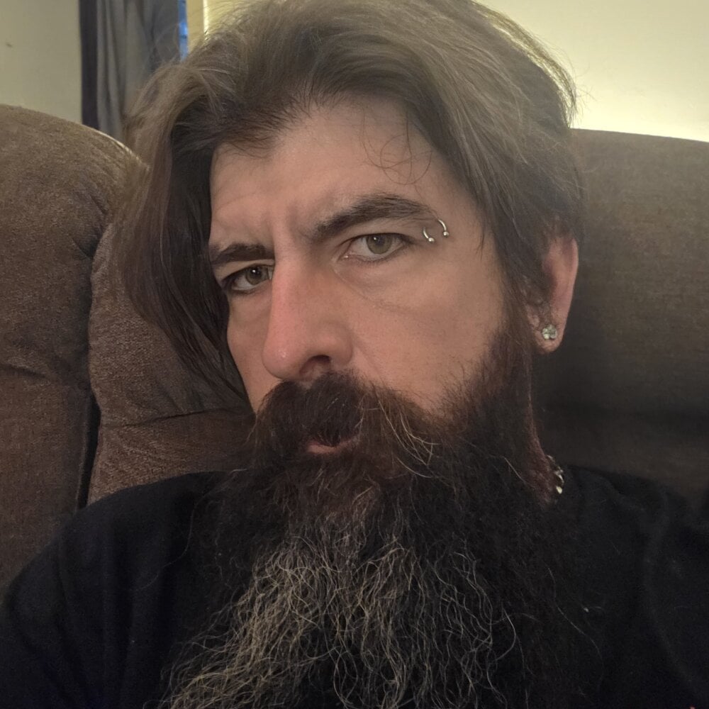 DaddyBadTouches Chatroom