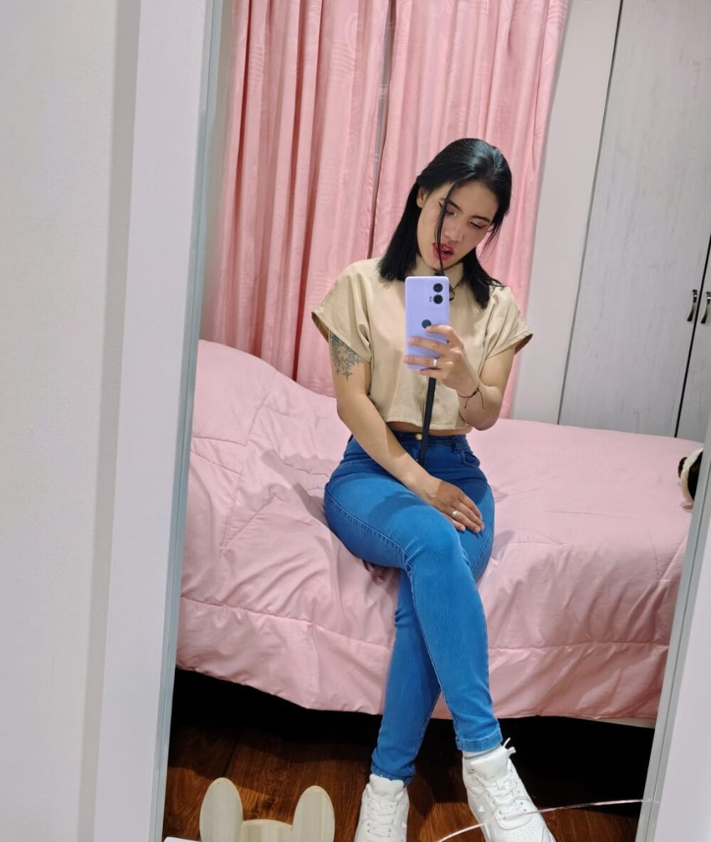 Dakotaa_Johnson Chatroom