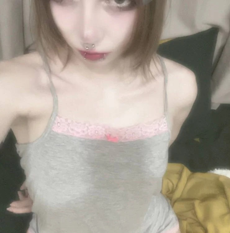 DaniGlow Chatroom