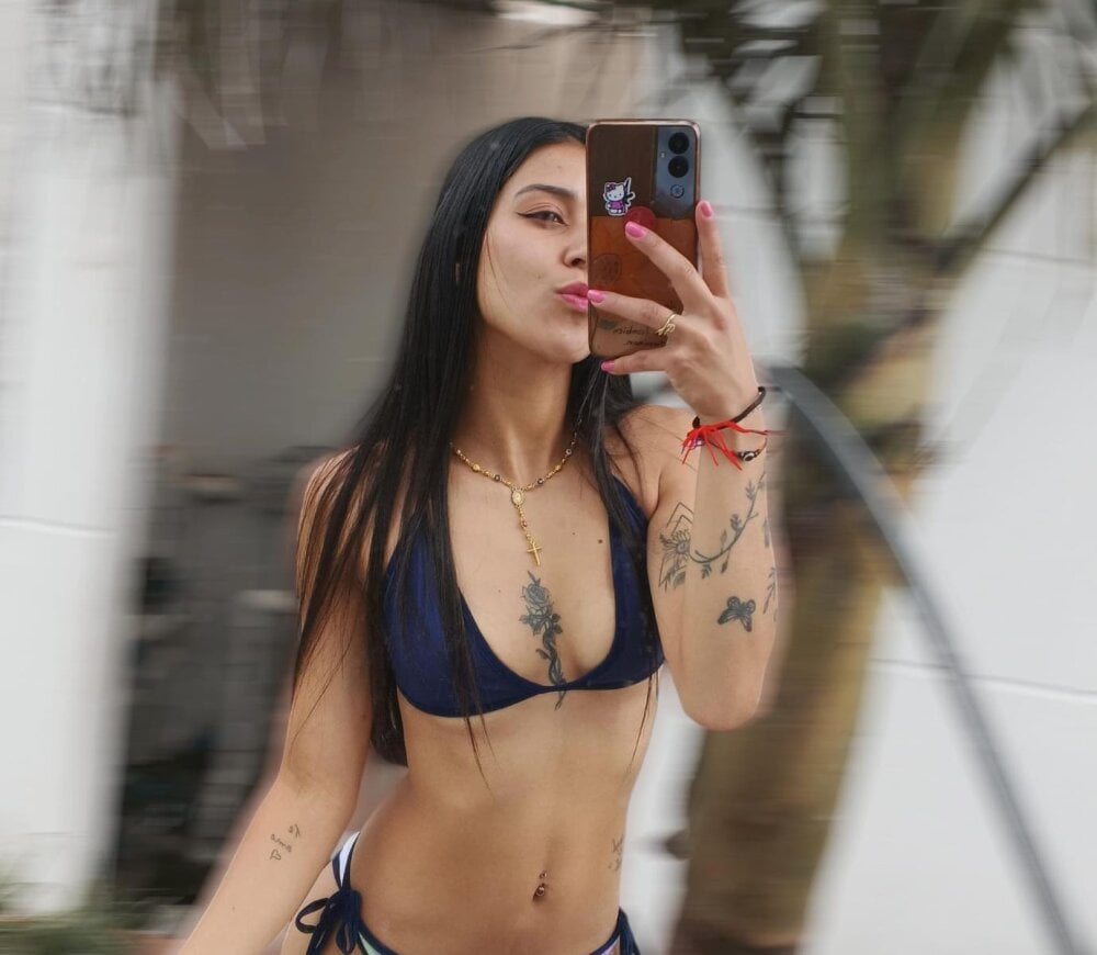 DanielaMonroe Chatroom