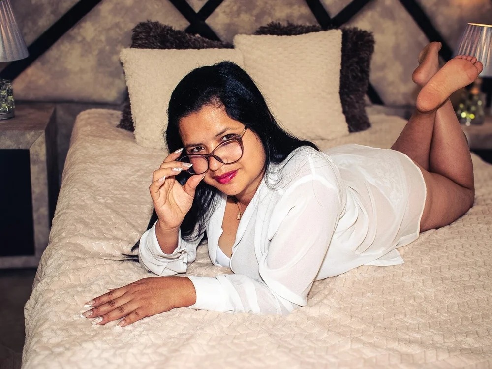 DeborahMay Chatroom