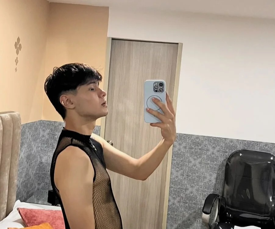 Derek_Sinn Chatroom