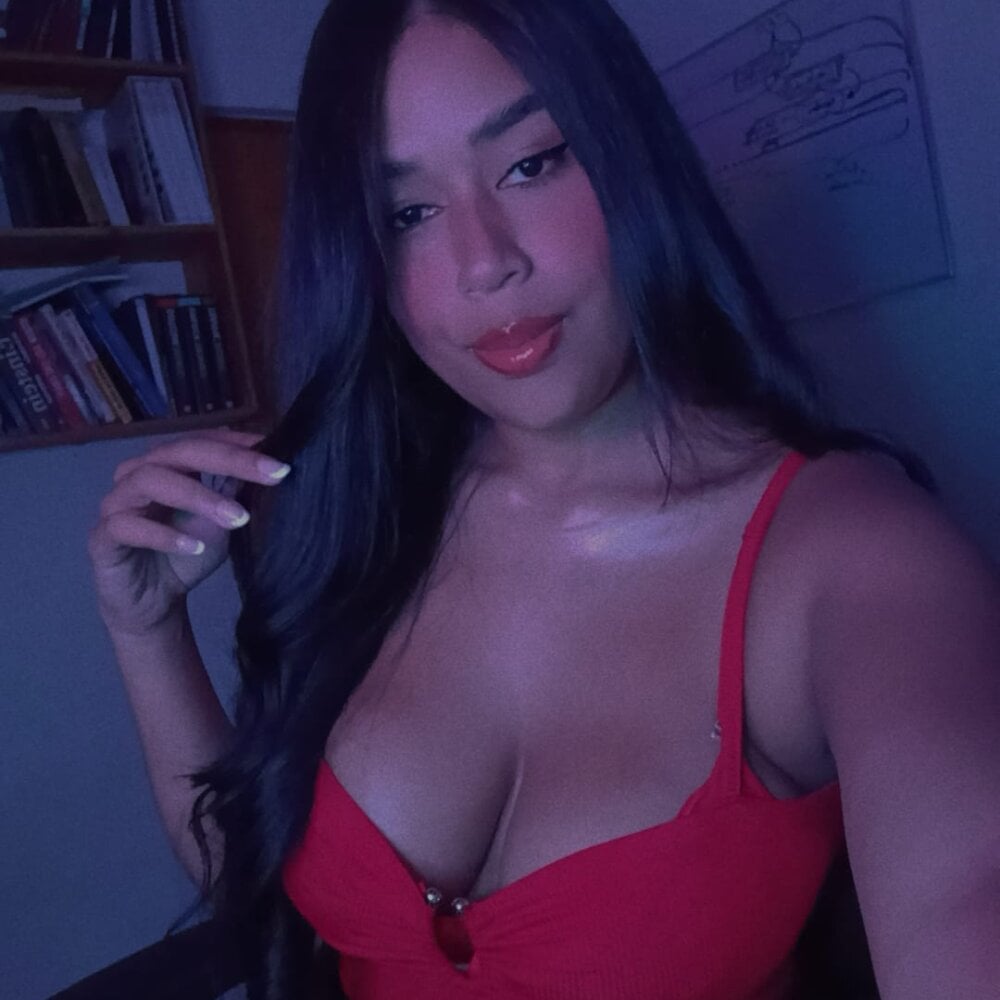 Desire_Evelyn Chatroom