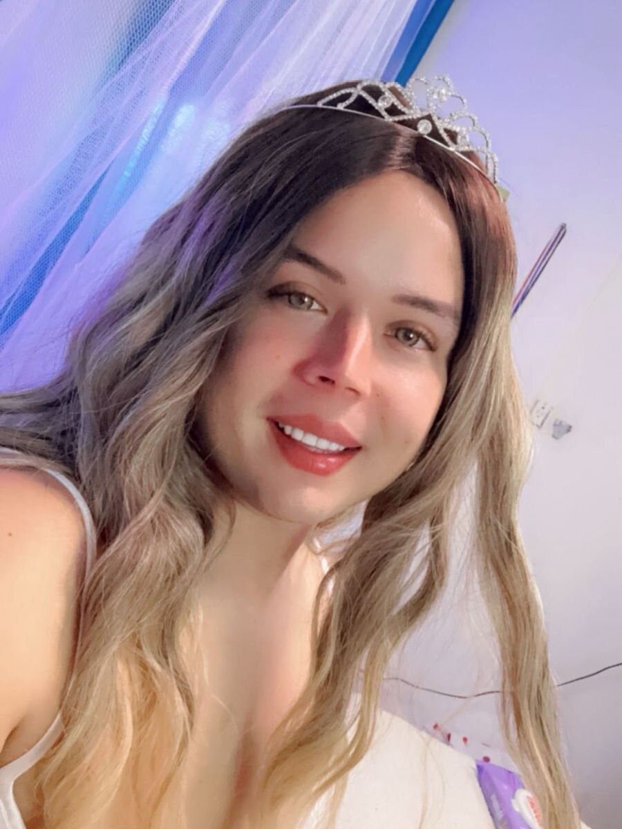 Diana_Gales Chatroom
