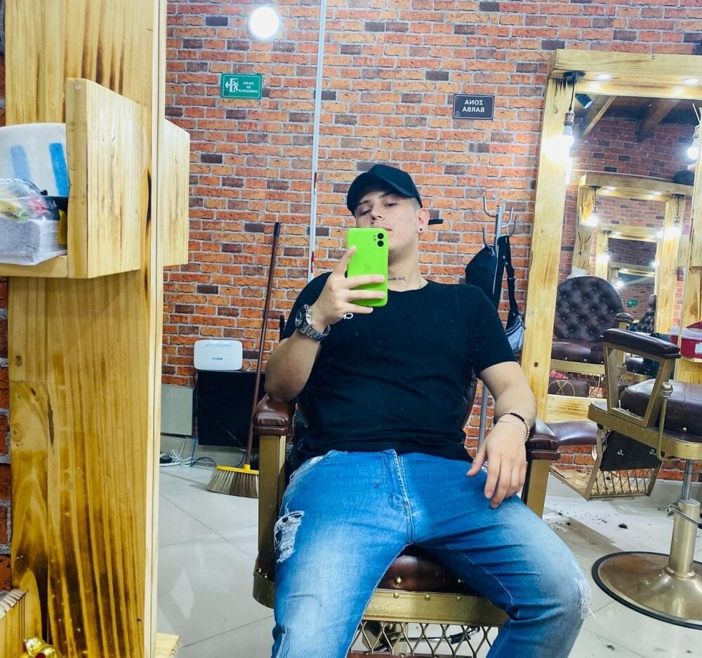 DirtyCoupleHornyXXX Chatroom