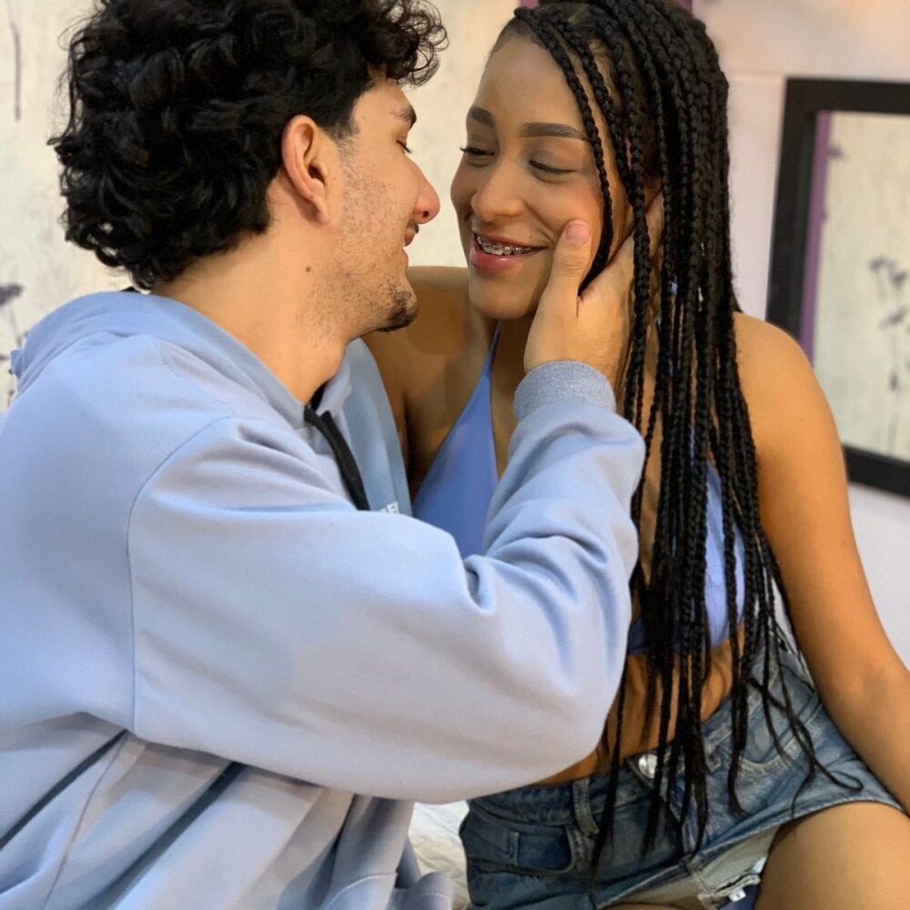 Ebony_and_boy Chatroom