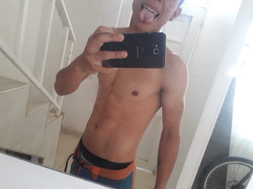 EduardoTitan97 Chatroom