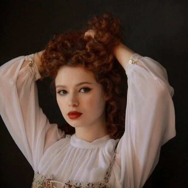 ElenaVanderbilt Chatroom