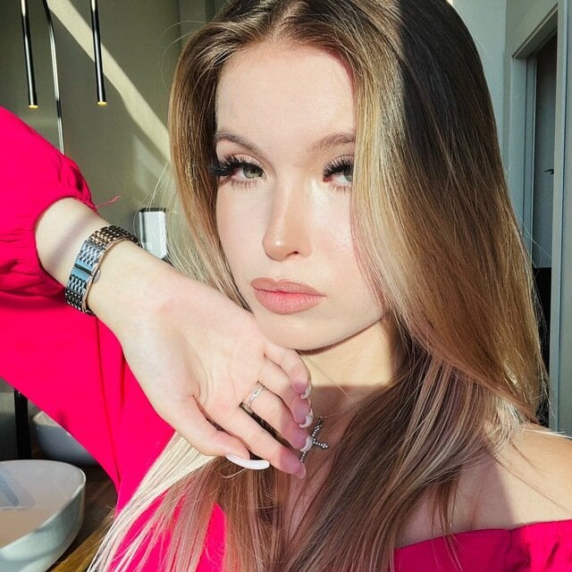 EleneDrews Chatroom