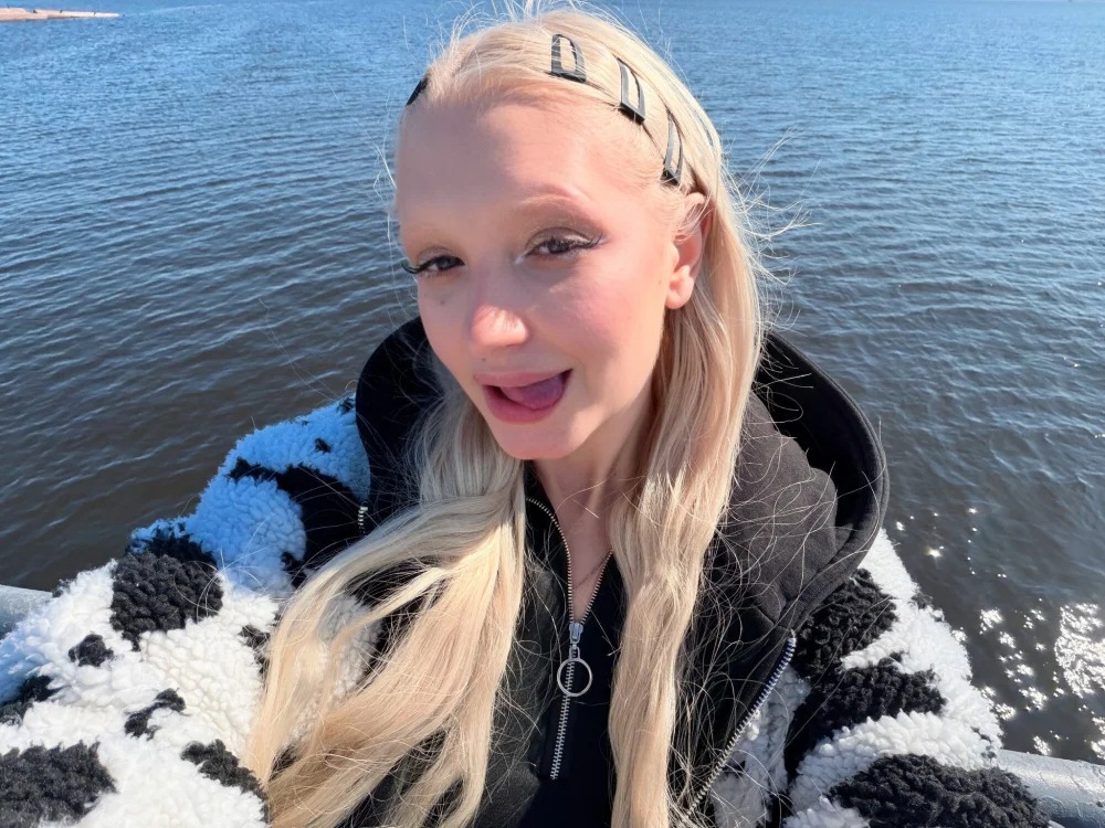 Elfi_InPublic Chatroom