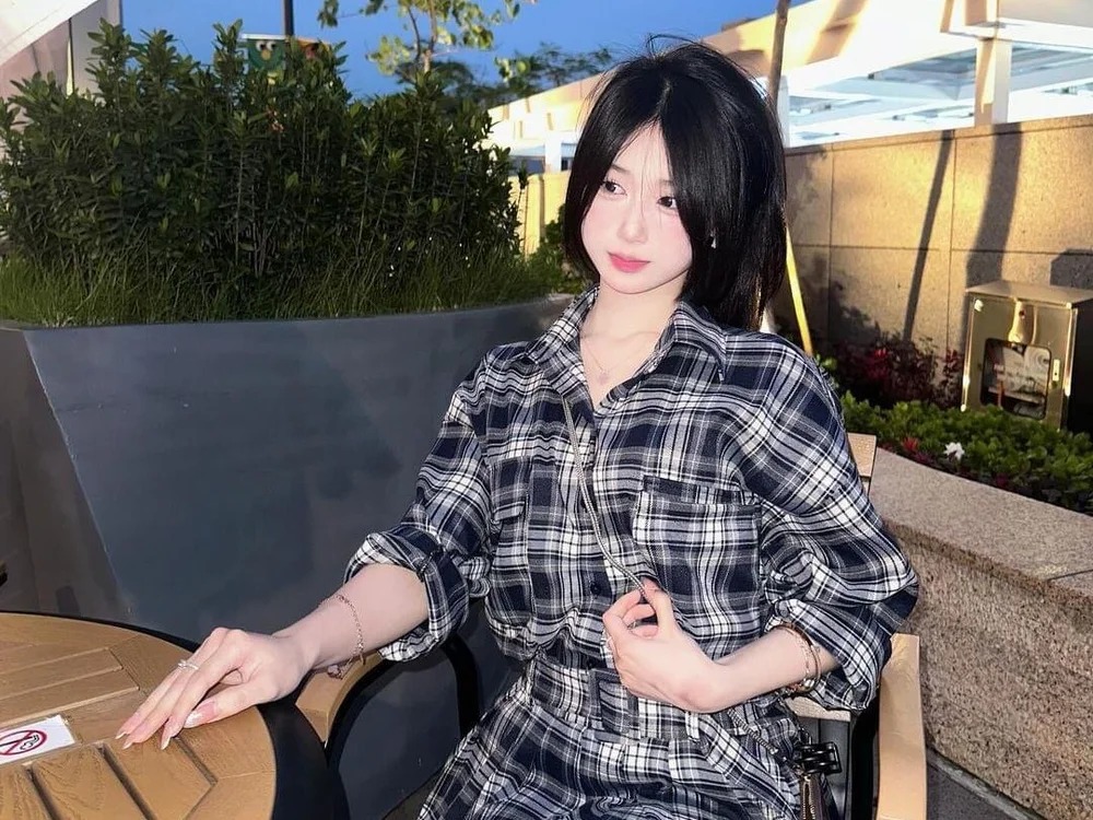 Elina_9 Chatroom