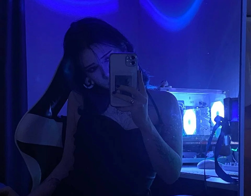 Elira_Vane Chatroom