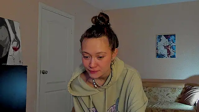 EllaSky Chatroom