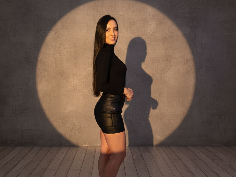 EllaVillaluna Chatroom