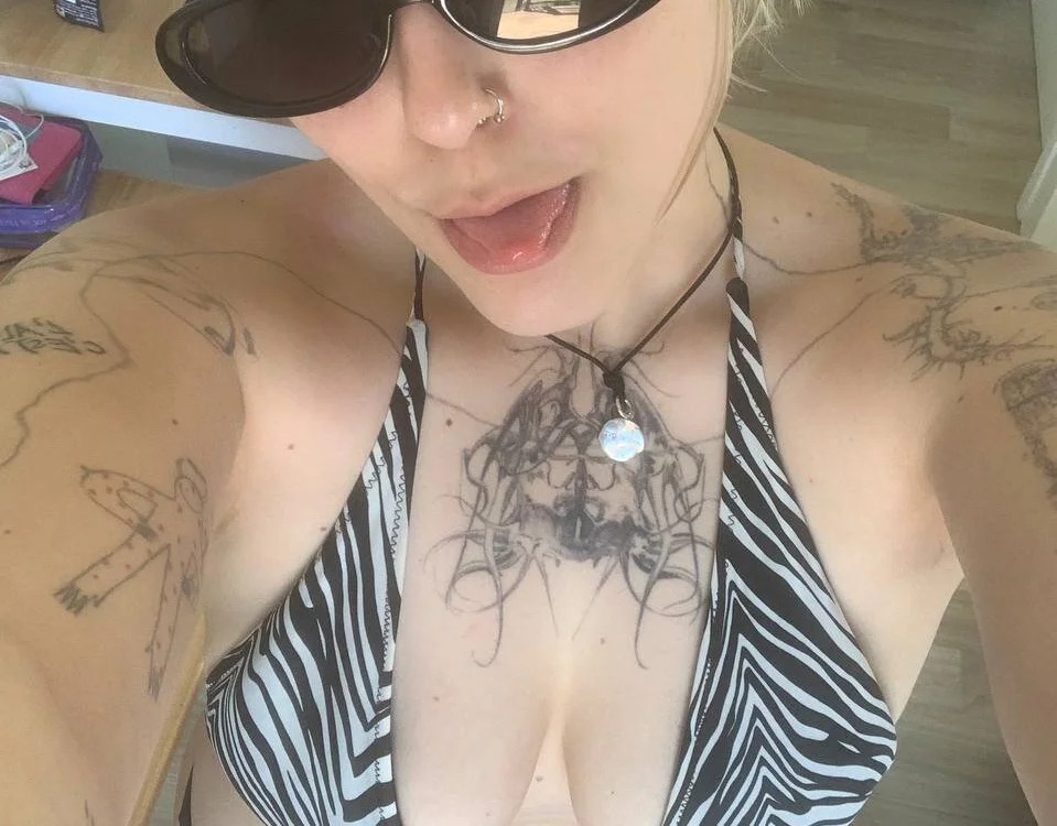 Ella_Bloom Chatroom