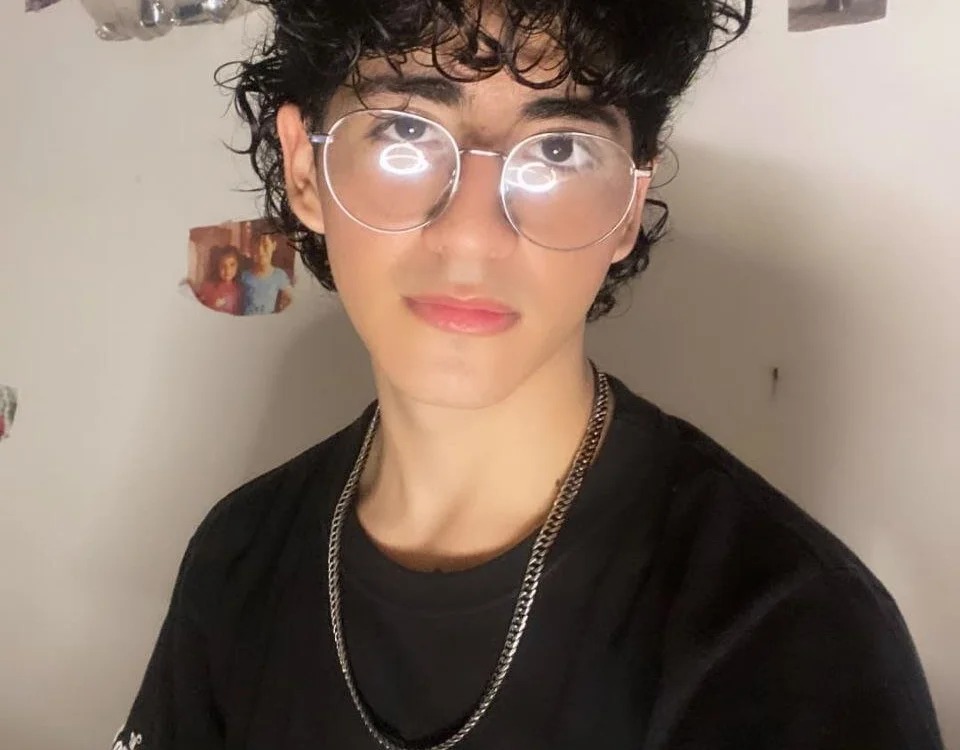 Elliot_23 Chatroom
