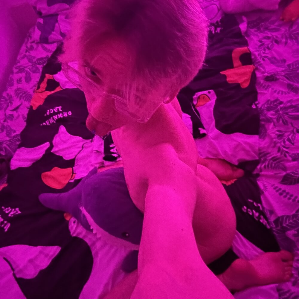 Elliot_Winki Chatroom