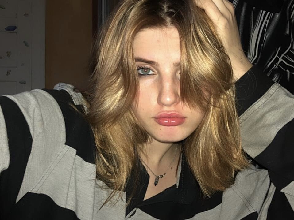 ElsaKissAs Chatroom