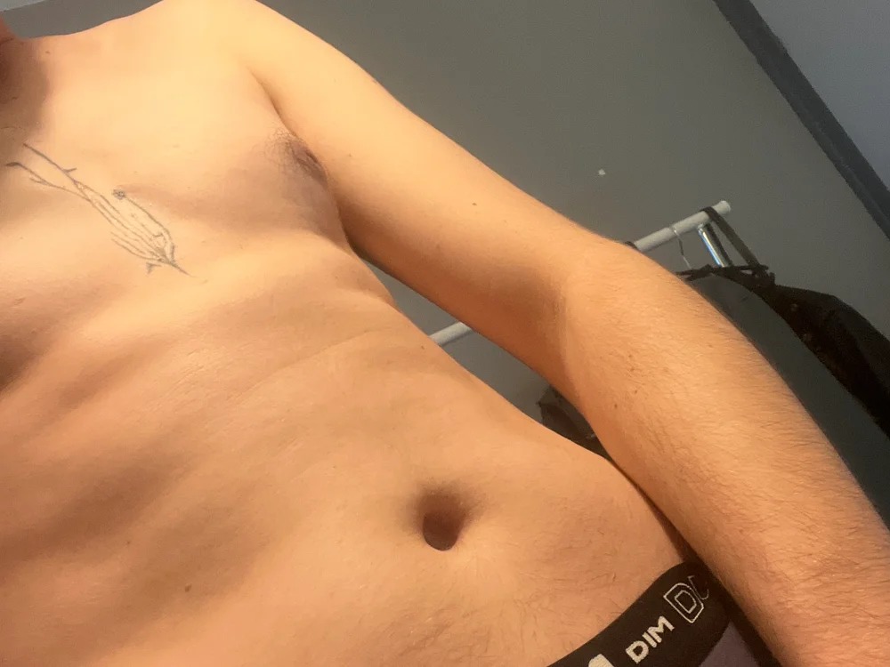 Eluan697 Chatroom