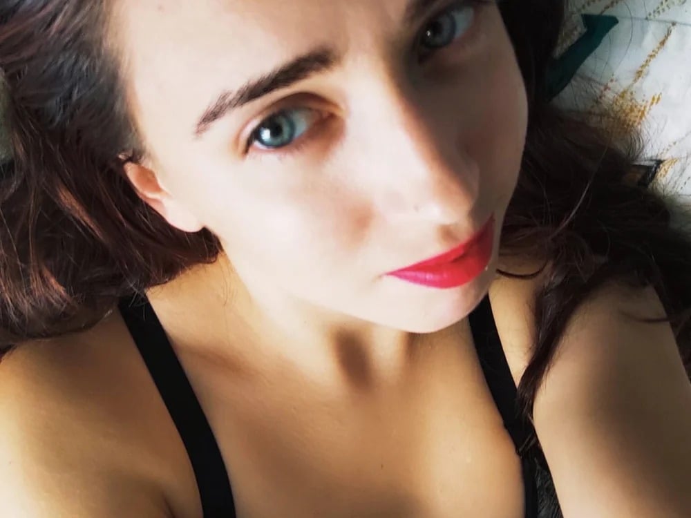 EmilyHotAngel Chatroom