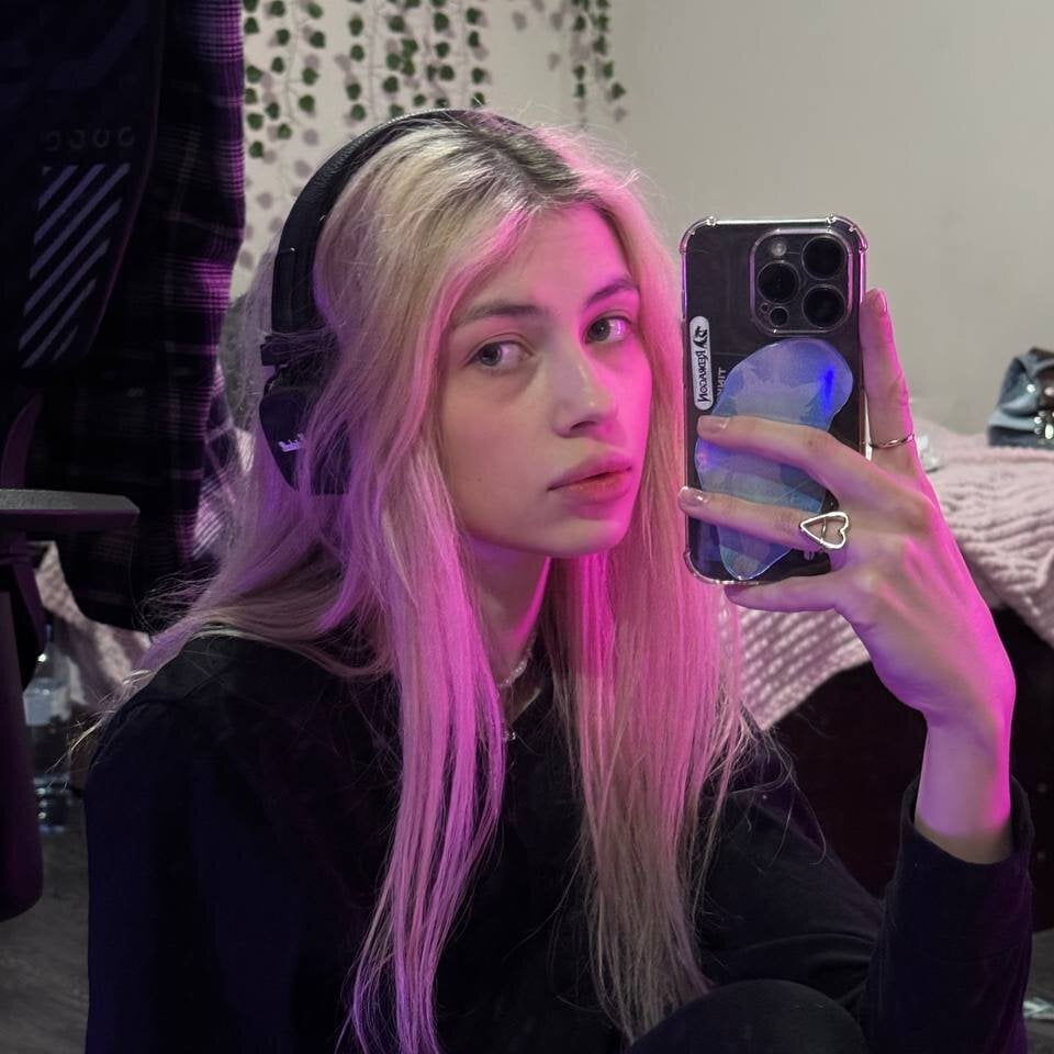 Emily_Flowers_ Chatroom