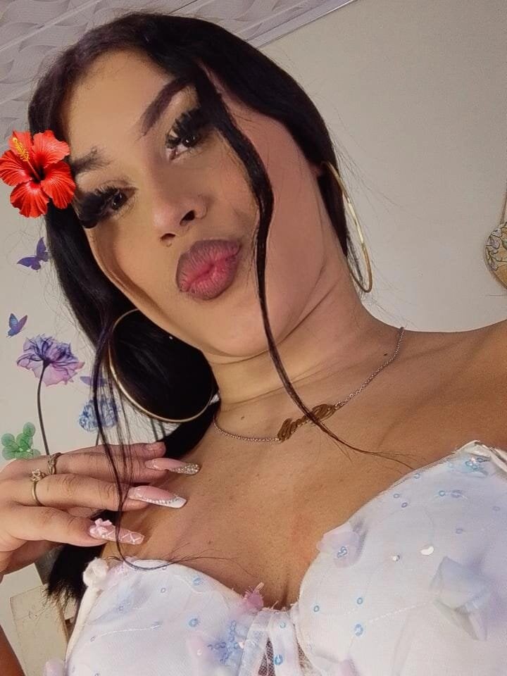 Emily_Hotss Chatroom