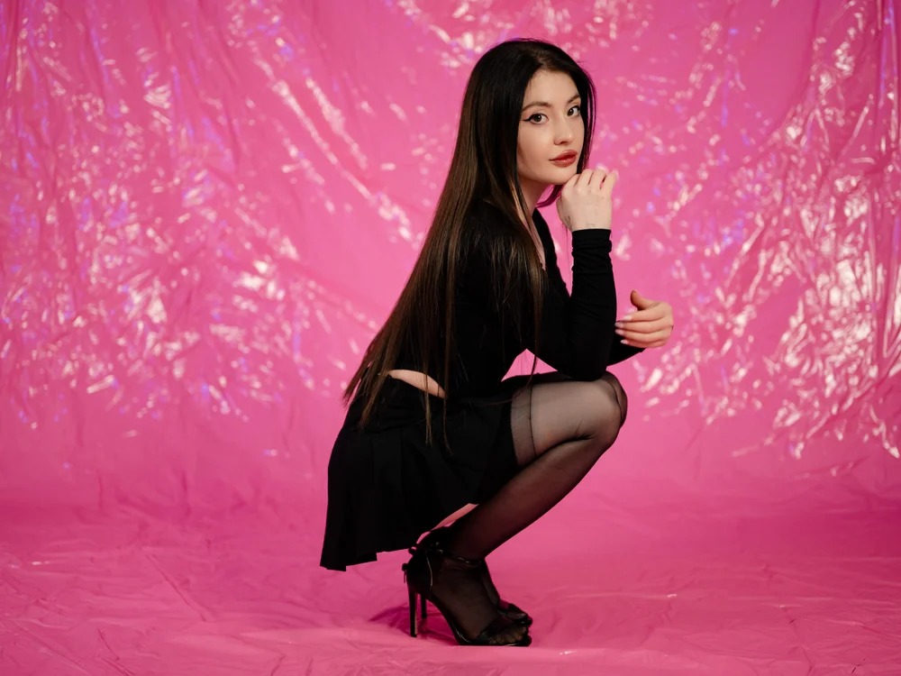 Emily_Less Chatroom
