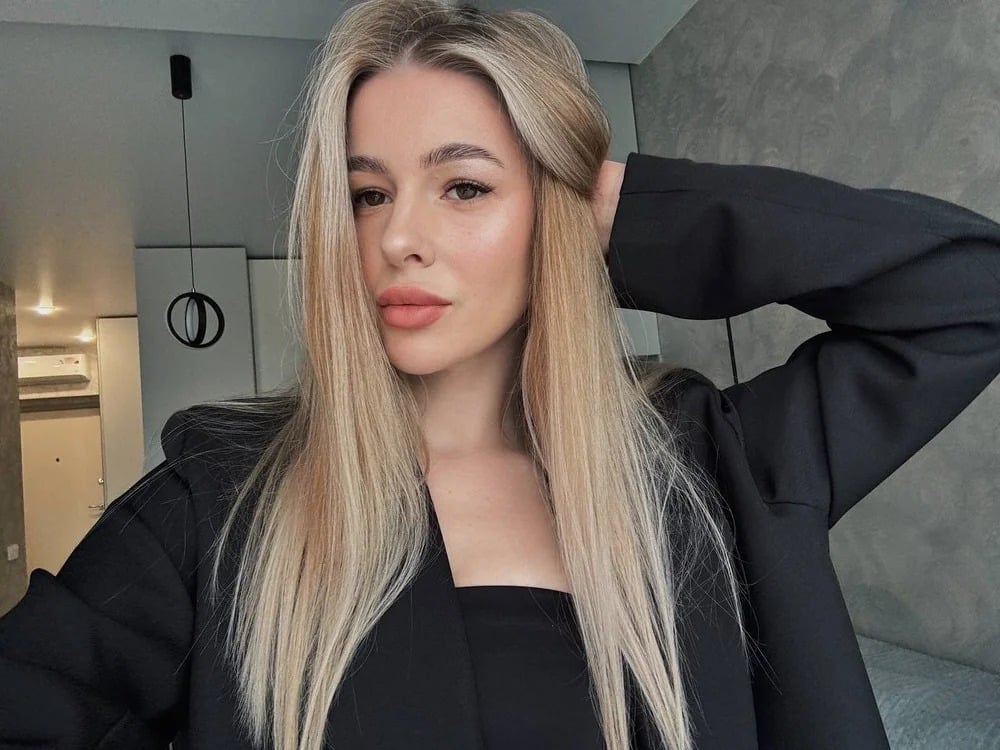 Emily_Magnificent Chatroom