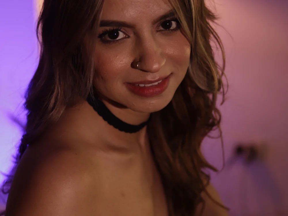 Emily_Stonee_ Chatroom