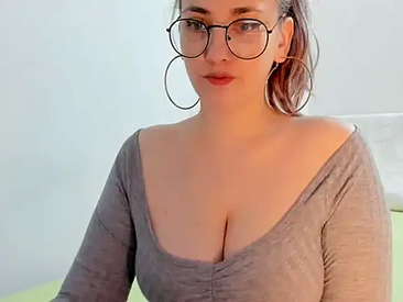 emily-kissable