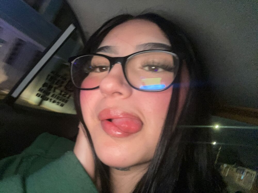 Emily_andrews Chatroom