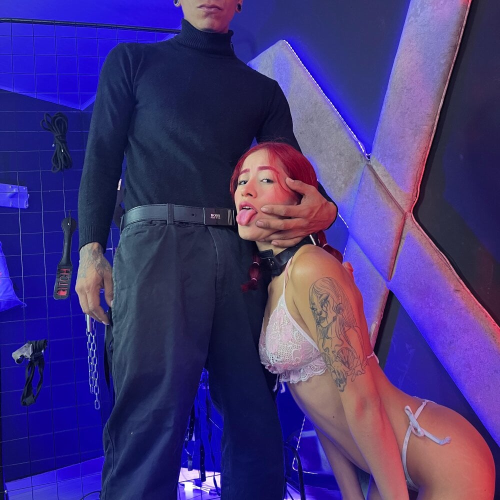 Emily_bdsm Chatroom