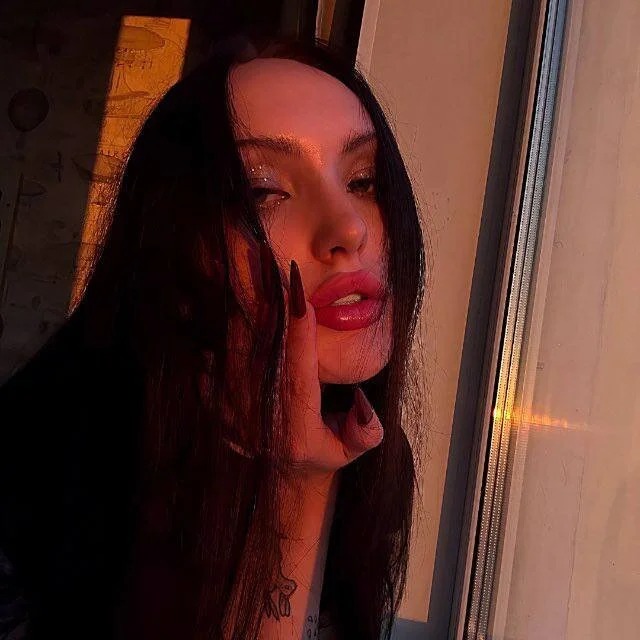 Emiora Chatroom