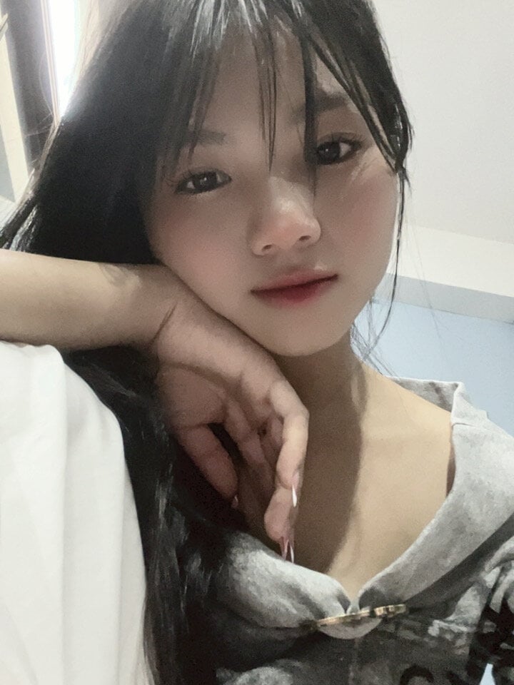 Emlyly_18 Chatroom