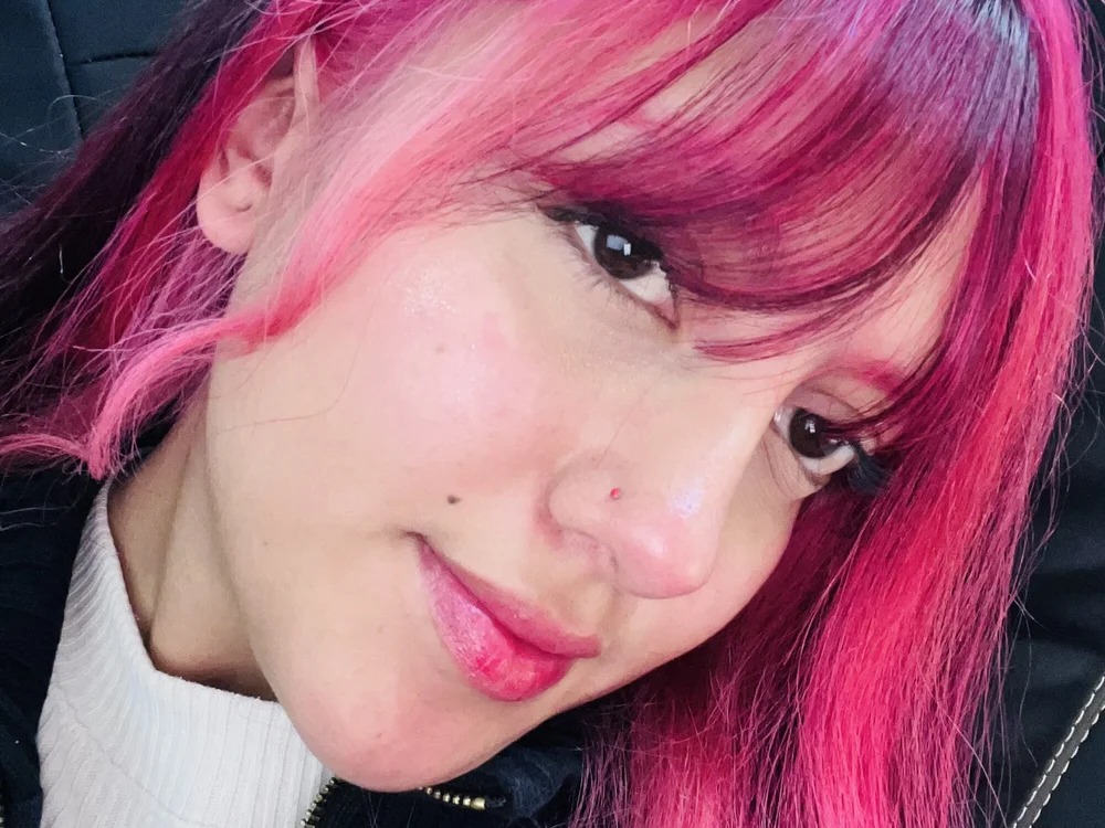 Emma_Cut Chatroom