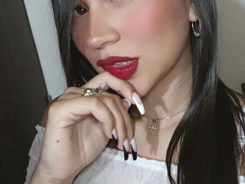 Emma_Milano_ Chatroom