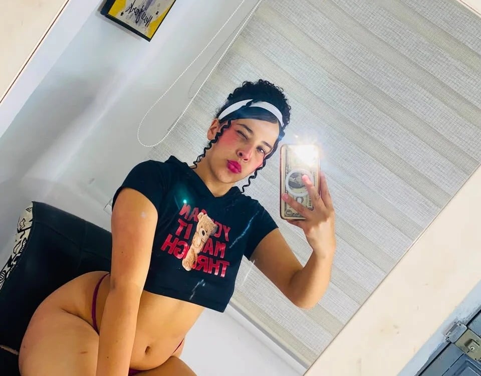 Emma_Montclair_ Chatroom