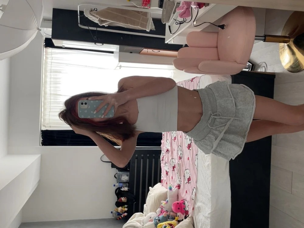 Emma_Tiny69 Chatroom