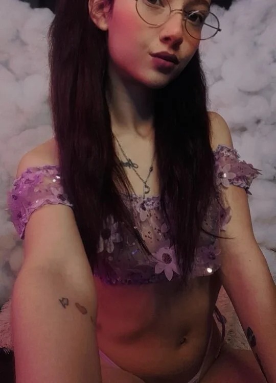 Emma_belley Chatroom