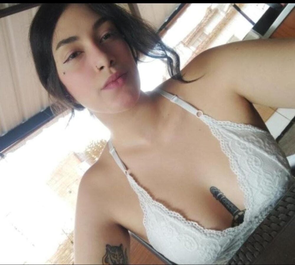 Emmamorelli_ Chatroom