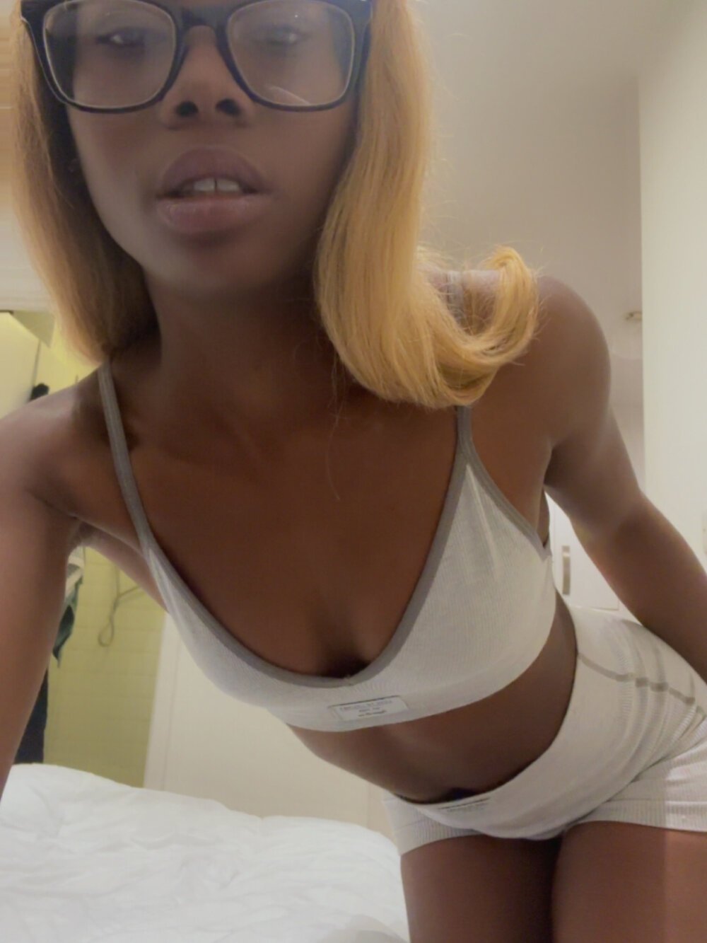 EmmieMaee Chatroom